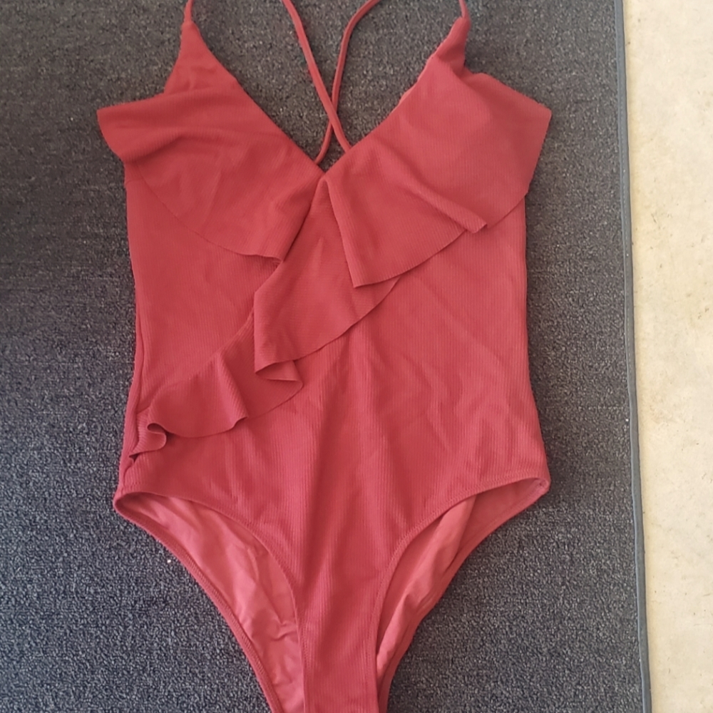 Cupshe ruffle one piece bathing suit, XL, burgundy